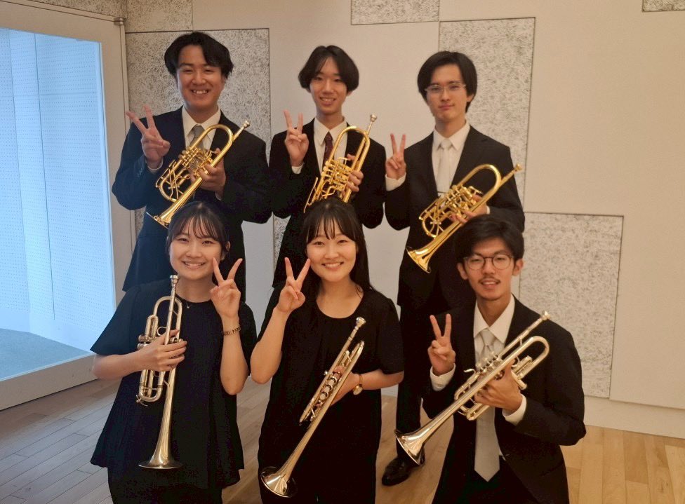 kyogeitp2022's tweet image. 終演報告💐

本日、『京都ロータリークラブ創立100周年記念 チャリティーコンサート』が終演いたしました✨
世界でご活躍されている佐渡裕さん指揮のもと、練習から本番まで大変貴重な経験をさせていただきました🎺

素晴らしい経験を元にまたこれからも頑張っていきたいと思います！