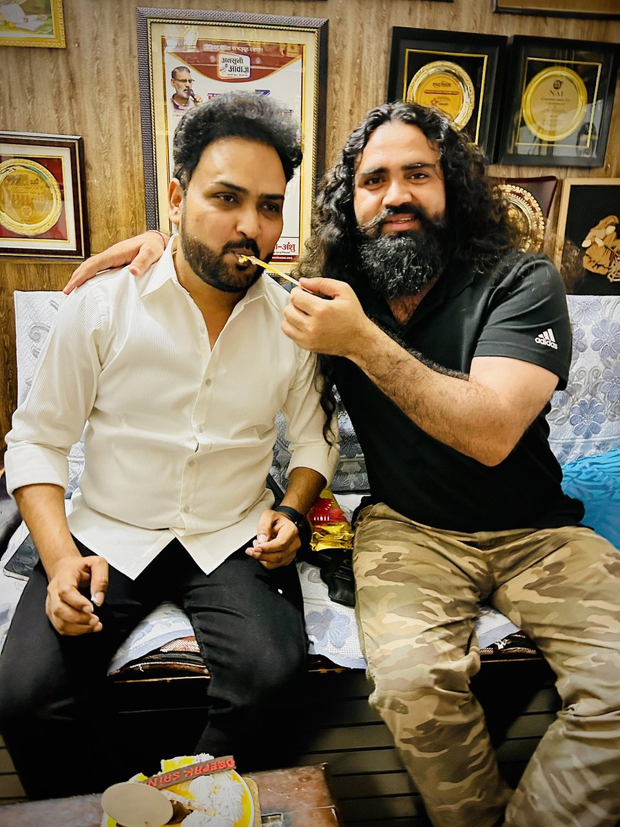 Preet Sirohi (@bhaipreetsingh) on Twitter photo परम मित्र <a href="/DeepakComedian/">Deepak Saini</a> जी को जन्मदिवस की हार्दिक शुभकामनाएँ
हिंदुत्व की पताका सदैव थामे रखना भाई जी परम मित्र <a href="/DeepakComedian/">Deepak Saini</a> जी को जन्मदिवस की हार्दिक शुभकामनाएँ
हिंदुत्व की पताका सदैव थामे रखना भाई जी