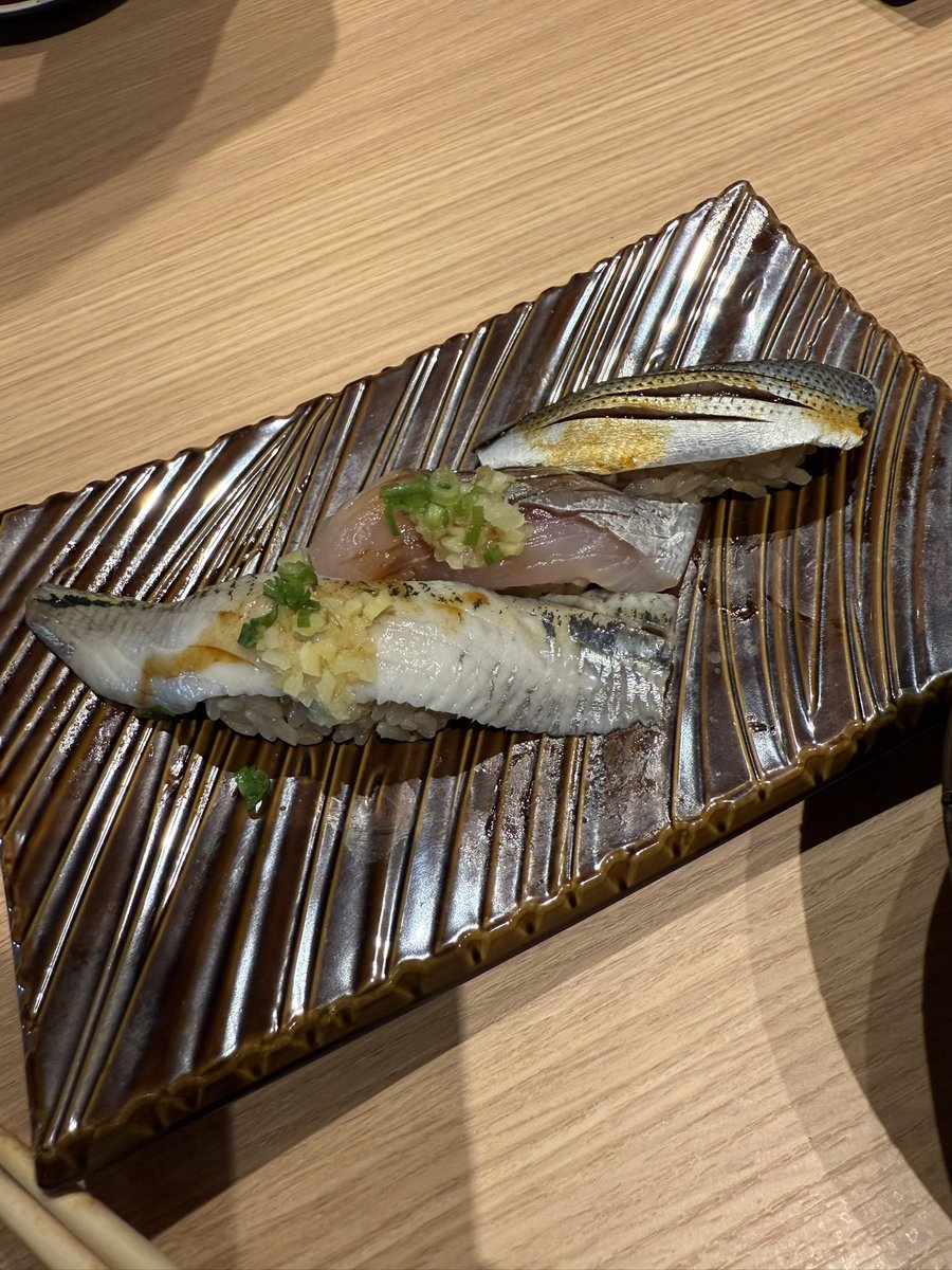RoxastourerV's tweet photo. 回転寿司じゃなくて
廻転鮨へ初陣！
とても美味😋 https://t.co/rj7RVhcE5t