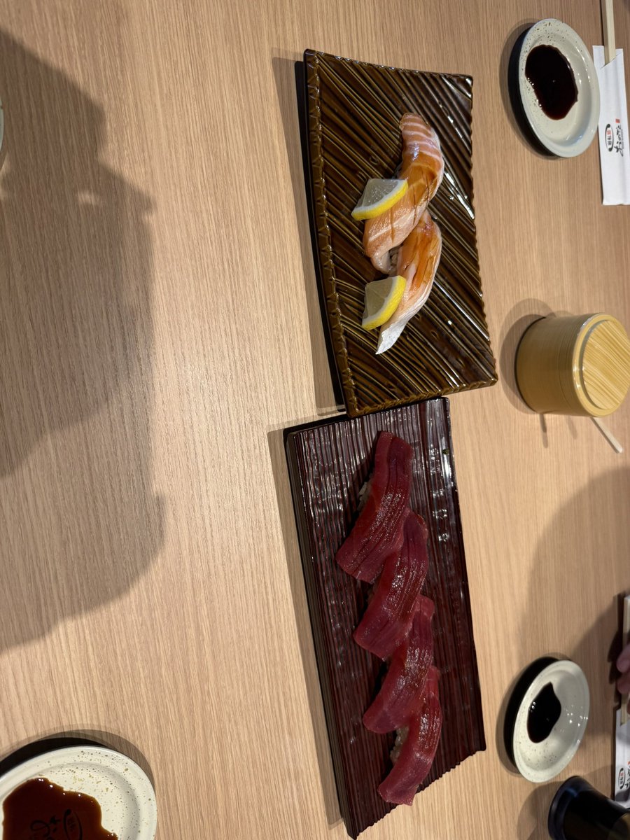 RoxastourerV's tweet photo. 回転寿司じゃなくて
廻転鮨へ初陣！
とても美味😋 https://t.co/rj7RVhcE5t