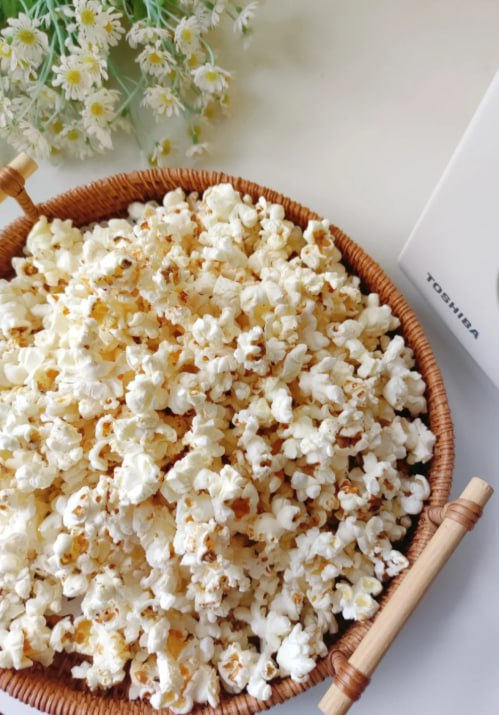 Mano88883672's tweet photo. This girl’s got flavor sweet, salty, and savage. 🍿💃 No drama, just popcorn and power. Come snack with me or step aside. 🔥👑 https://t.co/eF6TjnnHqu