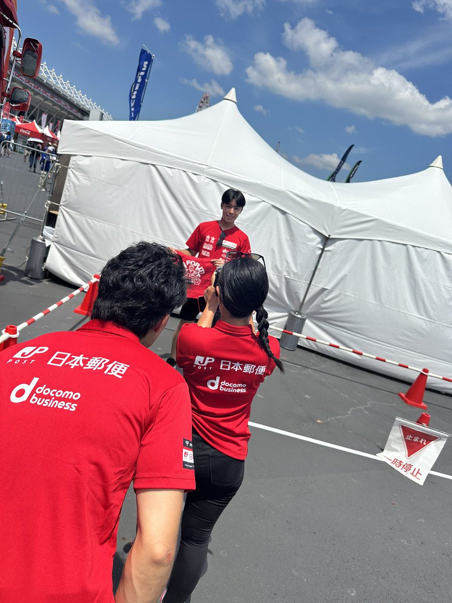 暑すぎ土曜日は８耐ライダーが沢山ブースに来てくれました🤲´-

撮影を覗き見📸🫣

<a href="/nishimura_sho/">西村 硝 sho nishimura</a> 
<a href="/TProInnovation1/">T.Pro.Innovation</a>