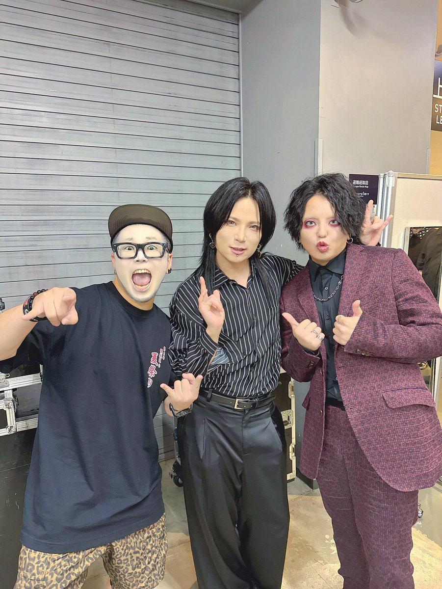 SUMMER PARTY ZOO 2025 in Zepp Haneda 
千秋さん、団長と共に会場から開演までおもてなしさせてもらいました🫣
夕闇に誘いし漆黒の天使達の小柳でした！

我々の曲から大先輩の曲
そして即興ソングまで…！！☀️🍉🌻
楽しかったー！最高でした！