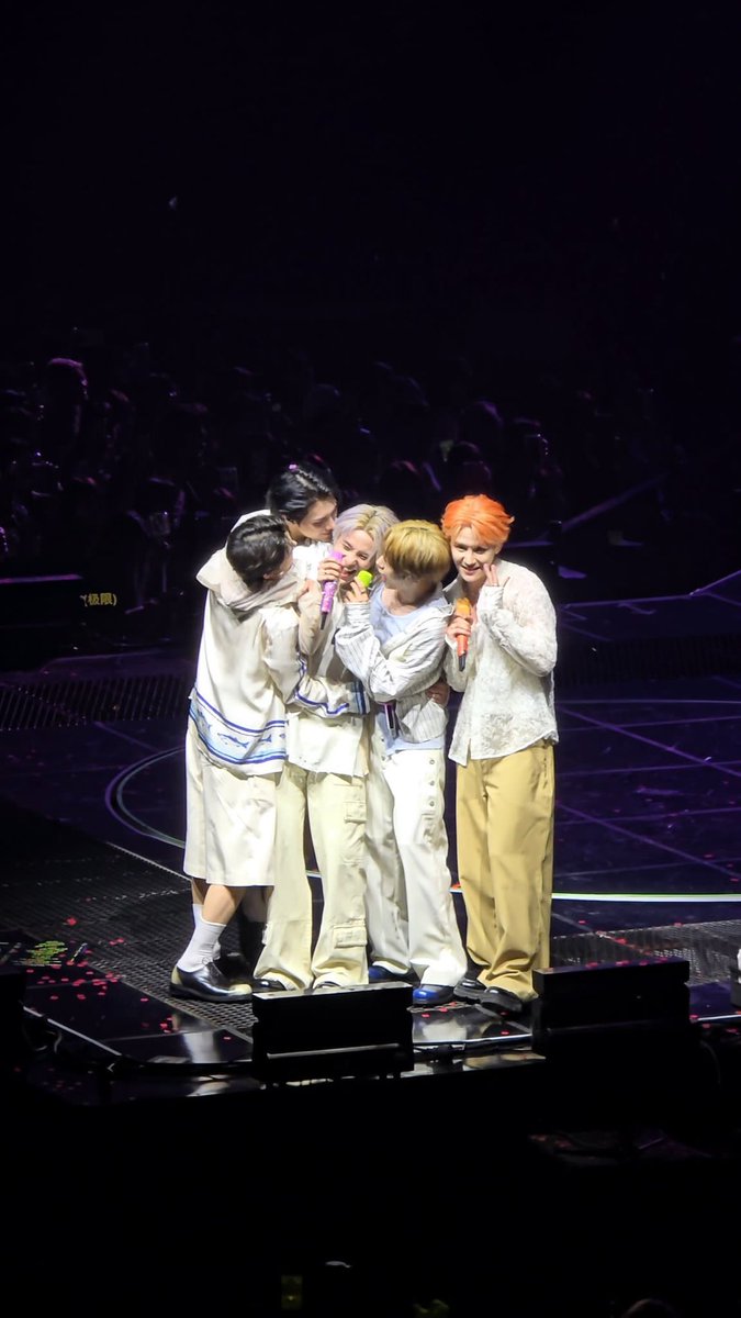 Iovebounds's tweet image. i love you forever weishenv 😭