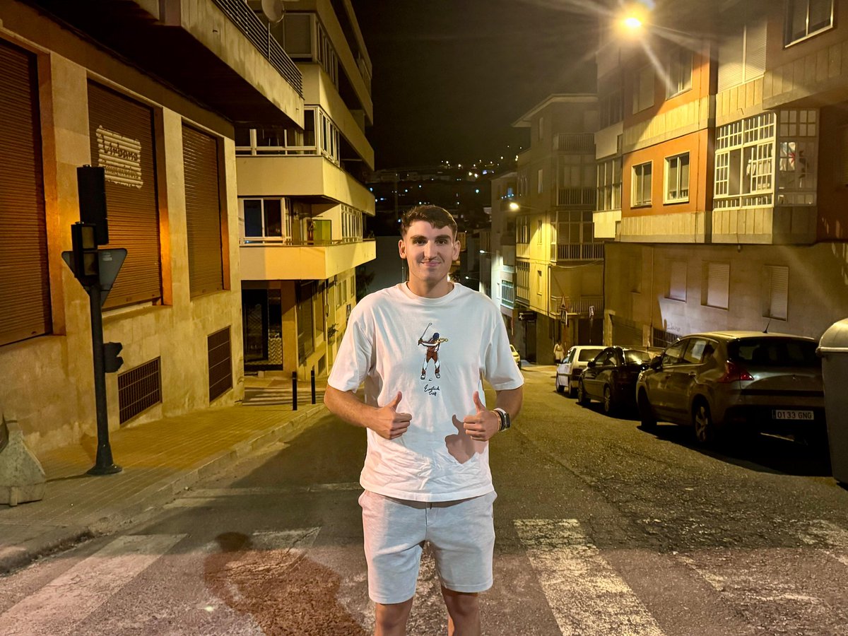 Despois dunha longa viaxe dende Mallorca, xa temos en Ourense a <a href="/sergihuguet_12/">Sergi Huguet Carrasco</a> 🙌

Benvido a Ourense, Sergi‼️ 

#ForzaCOB #VolveremosETiXaEstabas