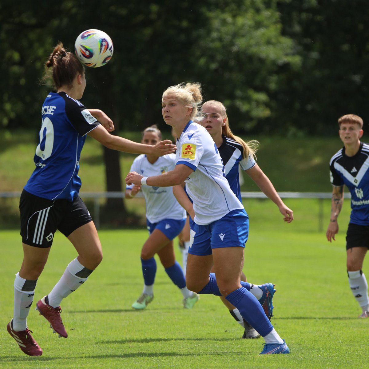 45’ Zur Halbzeit führt Jena durch ein frühes Tor von Noemi Gentile mit 1:0. 

Weiter geht’s!

#nurderHSV

📸 Hannes Anger