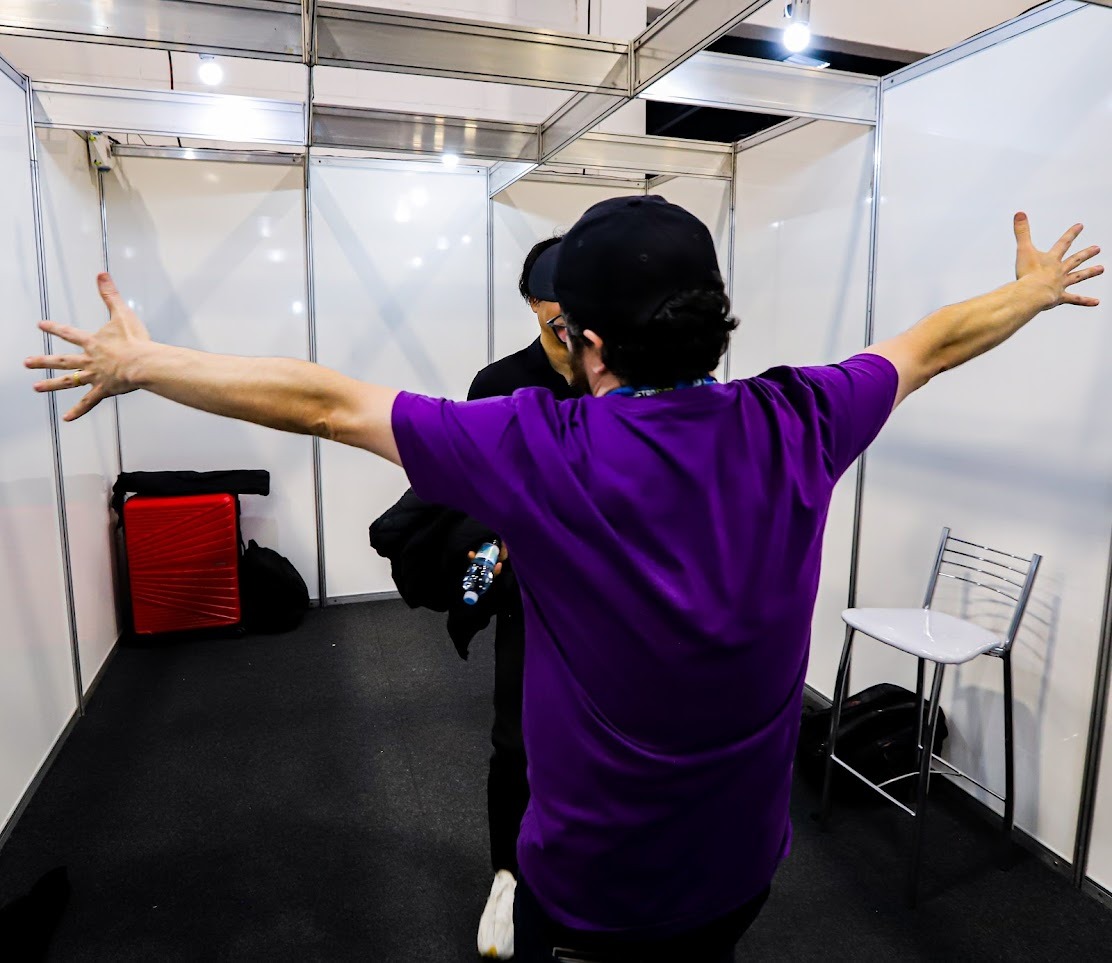 WarpZoneMe's tweet image. Mestre @yuzokoshiro após o show na RETROCON 2025 dizendo "Quero voltar ano que vem!". Confira a matéria completa aqui: warpzone.me/yuzo-koshiro-n…

#Retro #Retrogame #WarpZone #Videogame #Sega #MegaDrive #YuzoKoshiro