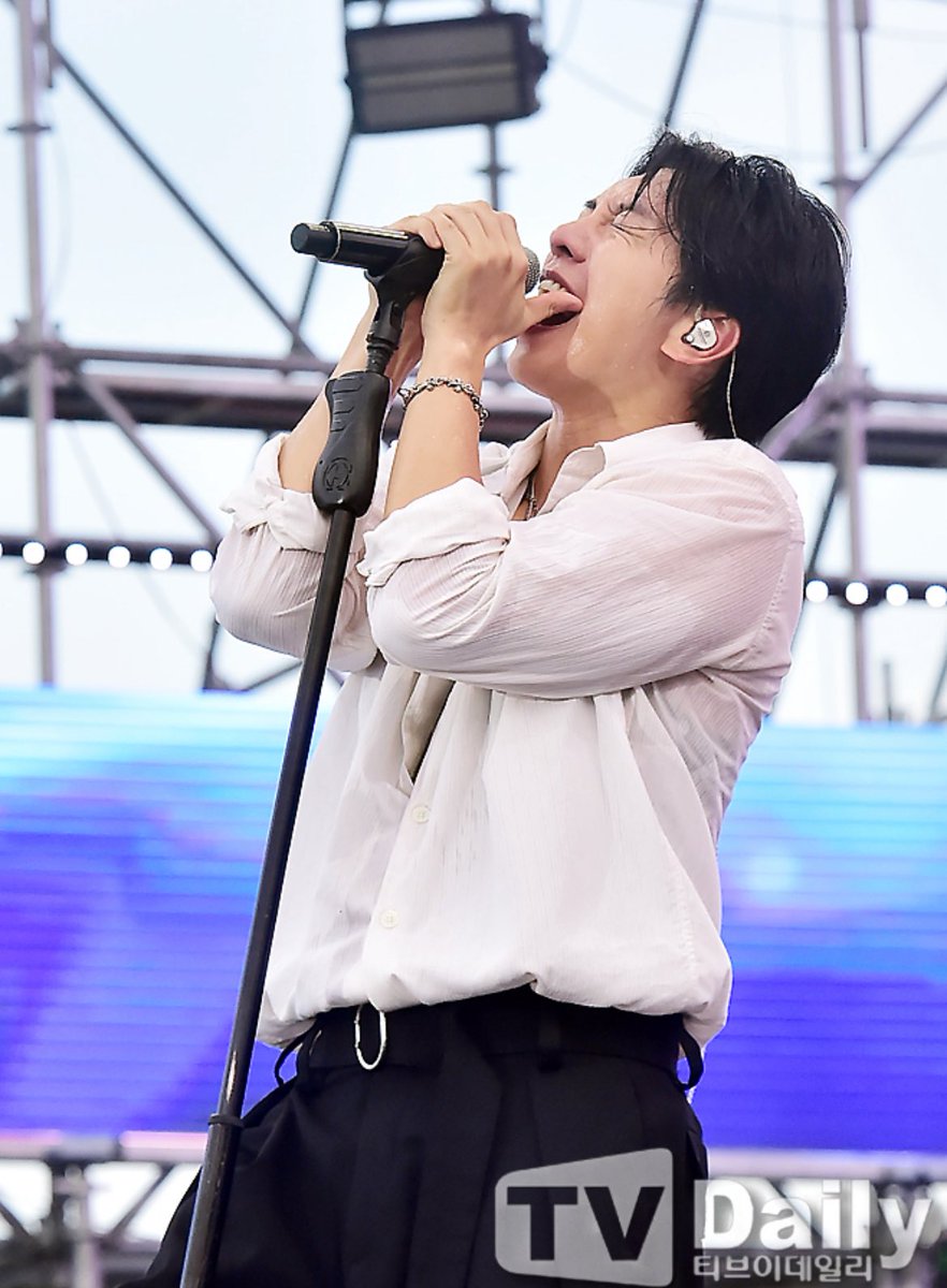 Pose yg bisa didenger 😉😍
Nyanyi circle pasti ini 😁👍
#LeeSeungGi #이승기