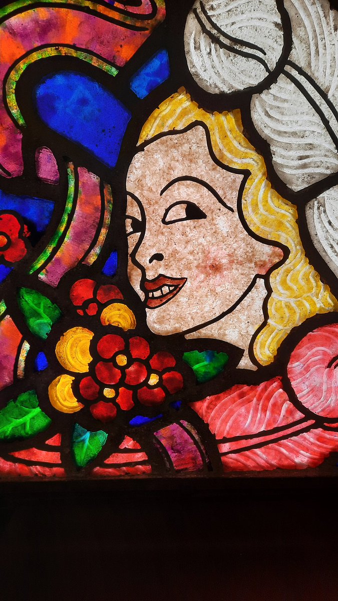 L_Philippot's tweet photo. Demain, c'est le 1er dimanche du mois. Entrée gratuite dans les musées. Si vous en profitiez pour aller au musée du verre de Conches en Ouche, découvrir le travail de vitrailliste de François Décorchemont ? https://t.co/xzV9rKx8u3