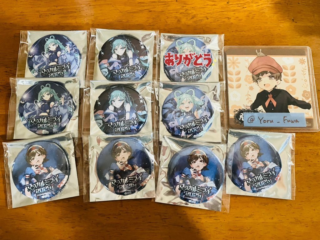 Yoru_Fuwa's tweet photo. 〖交換〗マジカルミライ2025 マジミラ 缶バッジ リングライト リンライ リストバンド カード トレカ

【譲】ミク MEIKO

【求】ルカ KAITO
※バンド：ルカのみ
※カード：ルカとKAITO各1↑求

郵送のみ、東京公演までの交換
検索からもよろしくお願いします。 https://t.co/MYUYyqRuYj