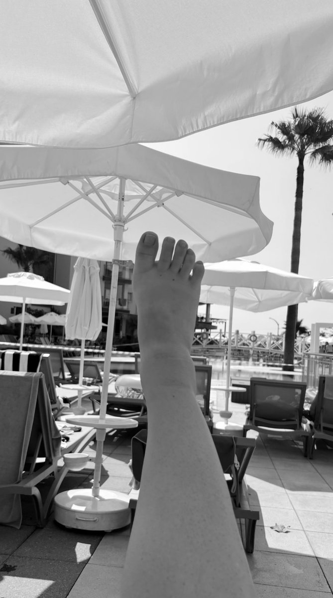 Poolside 💦 

It’s your round🍹

Send now 💷