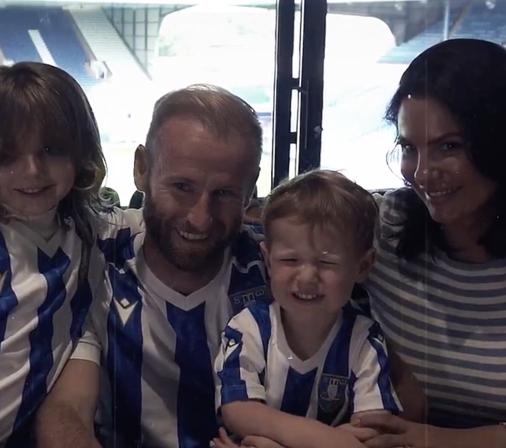 YesWeCrann's tweet image. Barry Bannan has signed a new contract at Sheffield Wednesday, despite the wage restrictions on the club and the current turmoil that it’s in.

Build the man a statue. One of the club’s greatest ever players. #SWFC