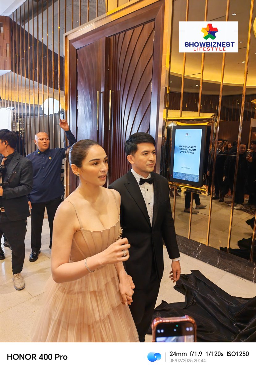 showbiznest's tweet photo. DENNIS TRILLO and JENNYLYN MERCADO at GMA Gala 2025 ❤🌟

#GMAGala2025
#HONORxGMAGala2025
#HONORxPEBAatGMAGala2025
#ShowbiznestLifestyleatGMAGala2025
#HONOR400Pro5G
#YourAIPhone
#200MPUltraClearAICamera
#DennisTrillo #JennylynMercado https://t.co/HLV1H4vAJi
