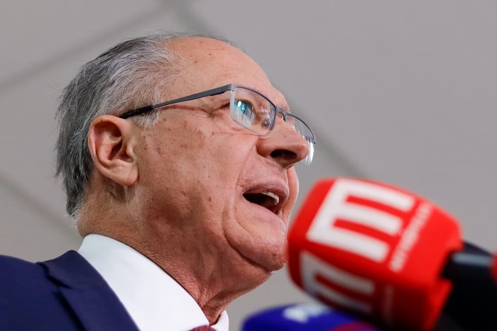 Avalie o desempenho de Geraldo Alckmin como vice-presidente da República… Respostas de 2.396 leitores:
Bom ou ótimo – 82,5%
Regular – 5,8%
Ruim ou péssimo – 11,7%