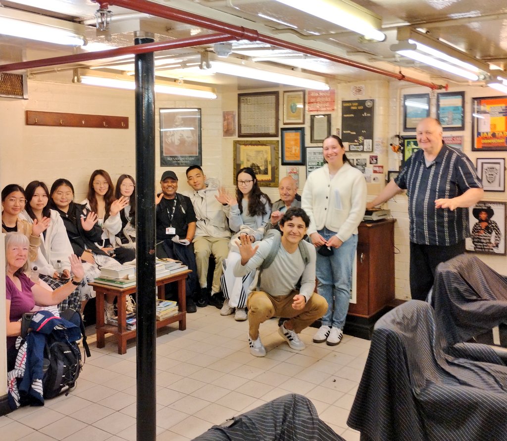 wkrslunchtime's tweet photo. Grab your tickets for the next free Kirkgate @LeedsMarkets tour Sept 6th at 10.30am and 12pm. Today we had worldwide tourists from China, Mexico, Lithuania, Bramley, East Ardsley and more, loving the place. Here we are in Brian's subterranean barbers https://t.co/b7SJm8bk18 https://t.co/vhc2Gss96Y