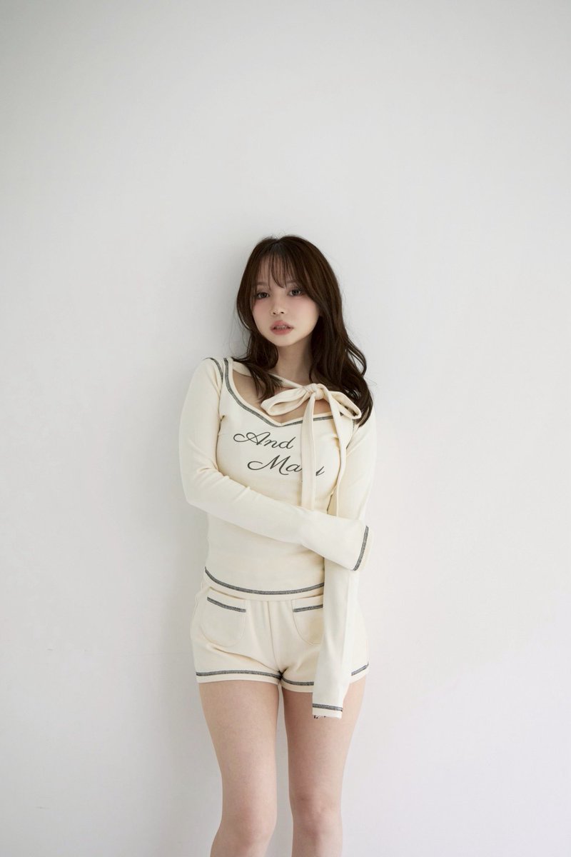 Judy set up color ivory/black ¥15400-tax in 新たなロゴがポイントと