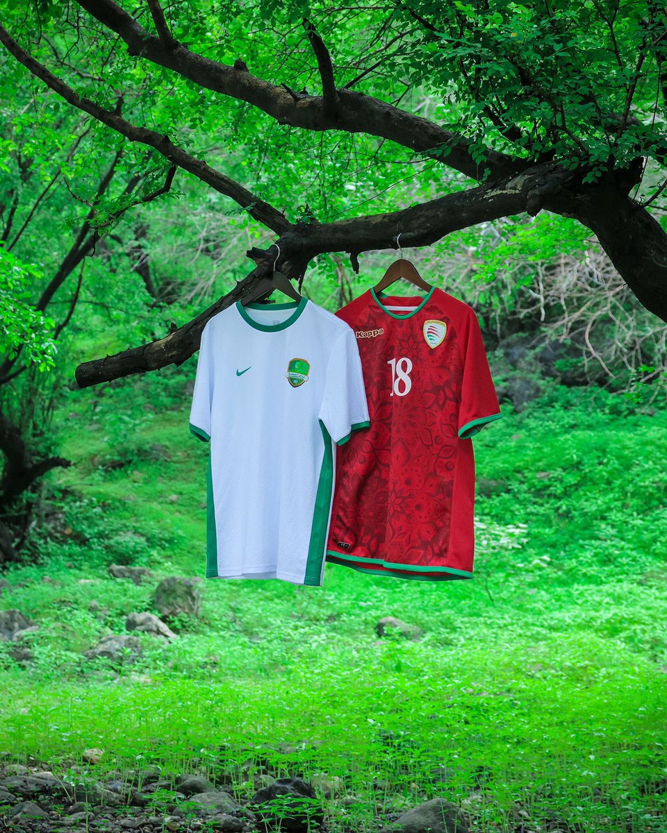 من خُضرة الجبال ونسمات #خريف_ظفار 🌳..
الألوان حاضرة، والهوية راسخة، والتحدي يقترب 💪🏻
ظفار تفتح ذراعيها لنهائي استثنائي يجمع منتخبنا الأولمبي ونادي النهضة 👏🏻
في ختام بطولة تنبض بروح الأرض والناس 🏆🍃
#بطولة_الخريف2025 
#النهضة_المنتخب_الأولمبي