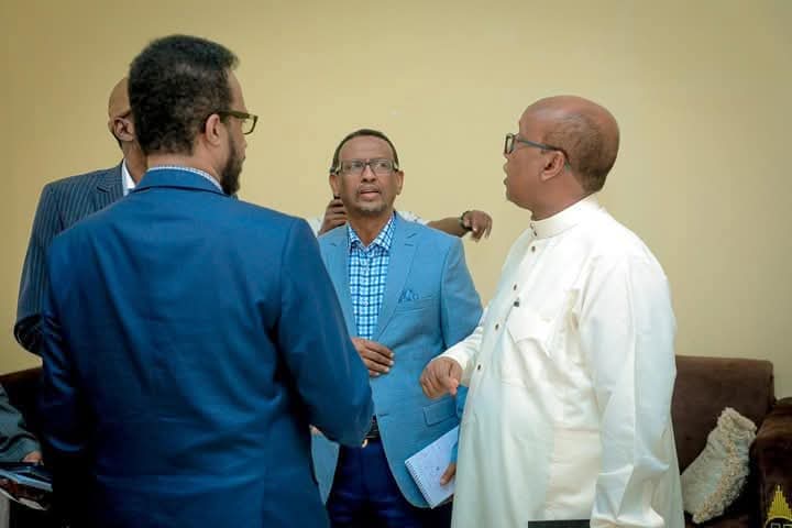 Halgamaassc99's tweet photo. Musharax Madaxweyne  #GAMAL MOHAMED HASSAN ayaa kulan la qaadanay Guddiga Farsamada Heer Federaal. Kulanka oo ay qayb ka ahaayeen qaar kamid ah musharaxiinta xilka madaxweynenimo ee dawlad-goboleedka Waqooyi Bari,, https://t.co/fFsFVQuQtC