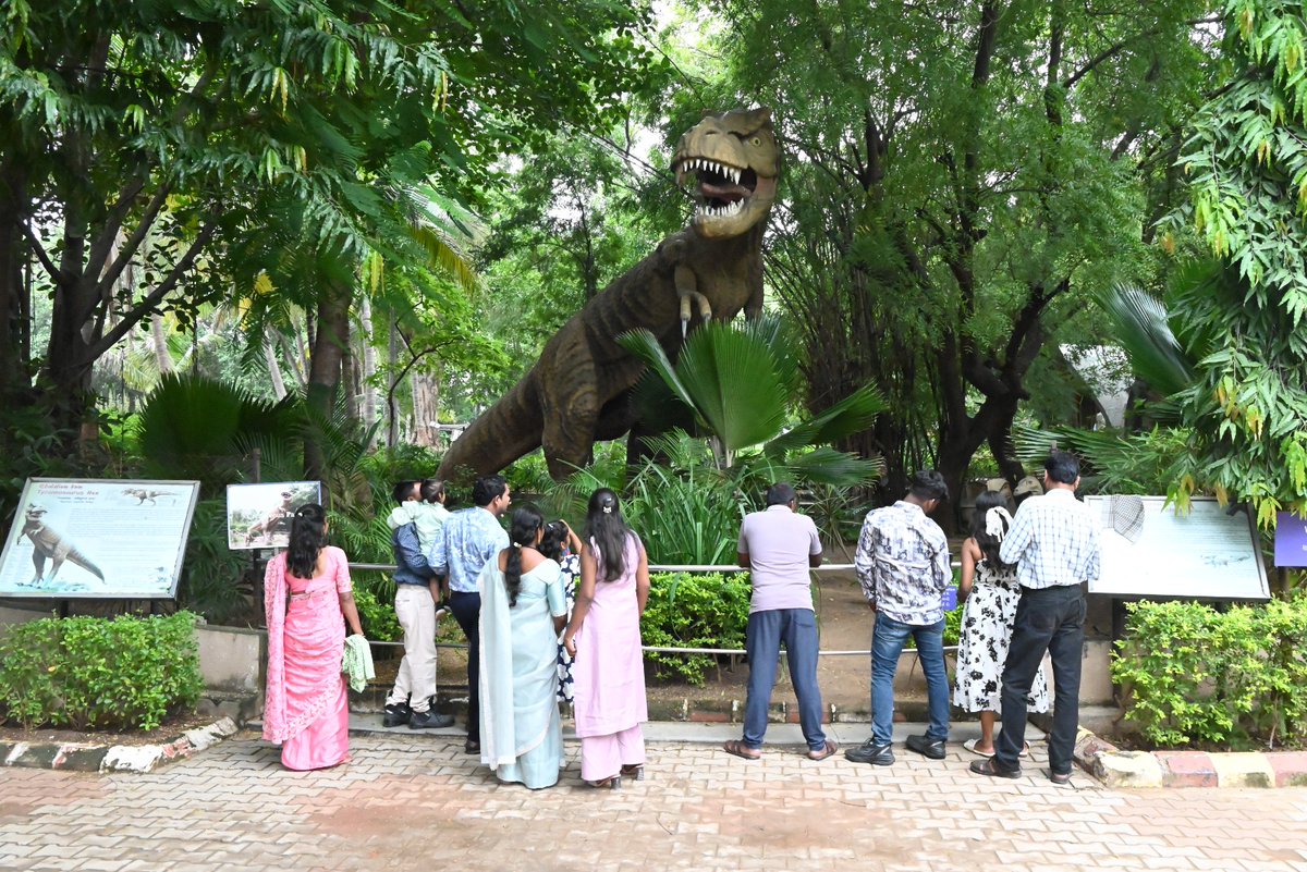 GujScienceCity's tweet image. કુદરતના સાનિધ્યમાં શીખવાનો અનોખો અનુભવ!
Life Science Parkમાં વિઝિટર્સે જીવવિજ્ઞાન, હરિયાળી અને કુદરતી સૌંદર્યનો આનંદદાયક પ્રવાસ કર્યો.
આવો અને વિજ્ઞાન તથા પ્રકૃતિનો અદ્દભુત સંગમ અનુભવો!

#LifeSciencePark #ScienceCityAhmedabad #NatureLearning #STEMEducation #VisitorExperience…