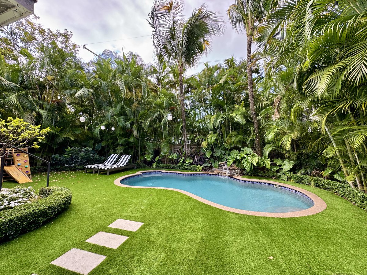 EvaOliverMiami's tweet photo. Price Reduced | Open on Sat. 2nd 12pm-2pm | 146 NE 47th St. - Beautifully refined, 3-bed home located in Miami, historic Buena Vista, featuring a seamless blend of classic mediterranean architecture with elevated modern finishes.Copy or click this link: https://t.co/gbMzWoavsI https://t.co/iS56Eebeil
