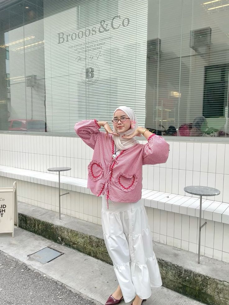 Kiranaootd's tweet photo. Katanya aku manis… padahal aku cuma ketumpahan sirup pas lahir." 🍯🤡

Blouse➡️https://t.co/TIqfWP1bHx
Rok➡️https://t.co/wwRqyvqWNr https://t.co/C1xAs0HG61