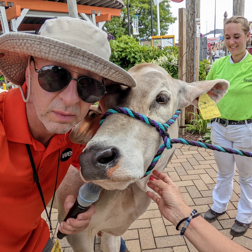 we_energies's tweet image. Cowabunga! 🐄 
Meet and get your picture taken with a young heifer! Learn about all things dairy, agriculture in general, and how We Energies and farmers work together for you @wistatefair.

August 3 and 10 at 10:45 a.m.

we-energies.com/partners/energ…
#WIStateFair