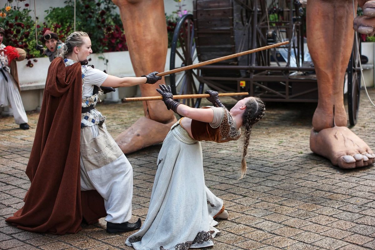 GeraldvZanten's tweet photo. Entertainment bij #fatamorgana #efteling #vuurspuwer #djin https://t.co/oYLcHHGx57