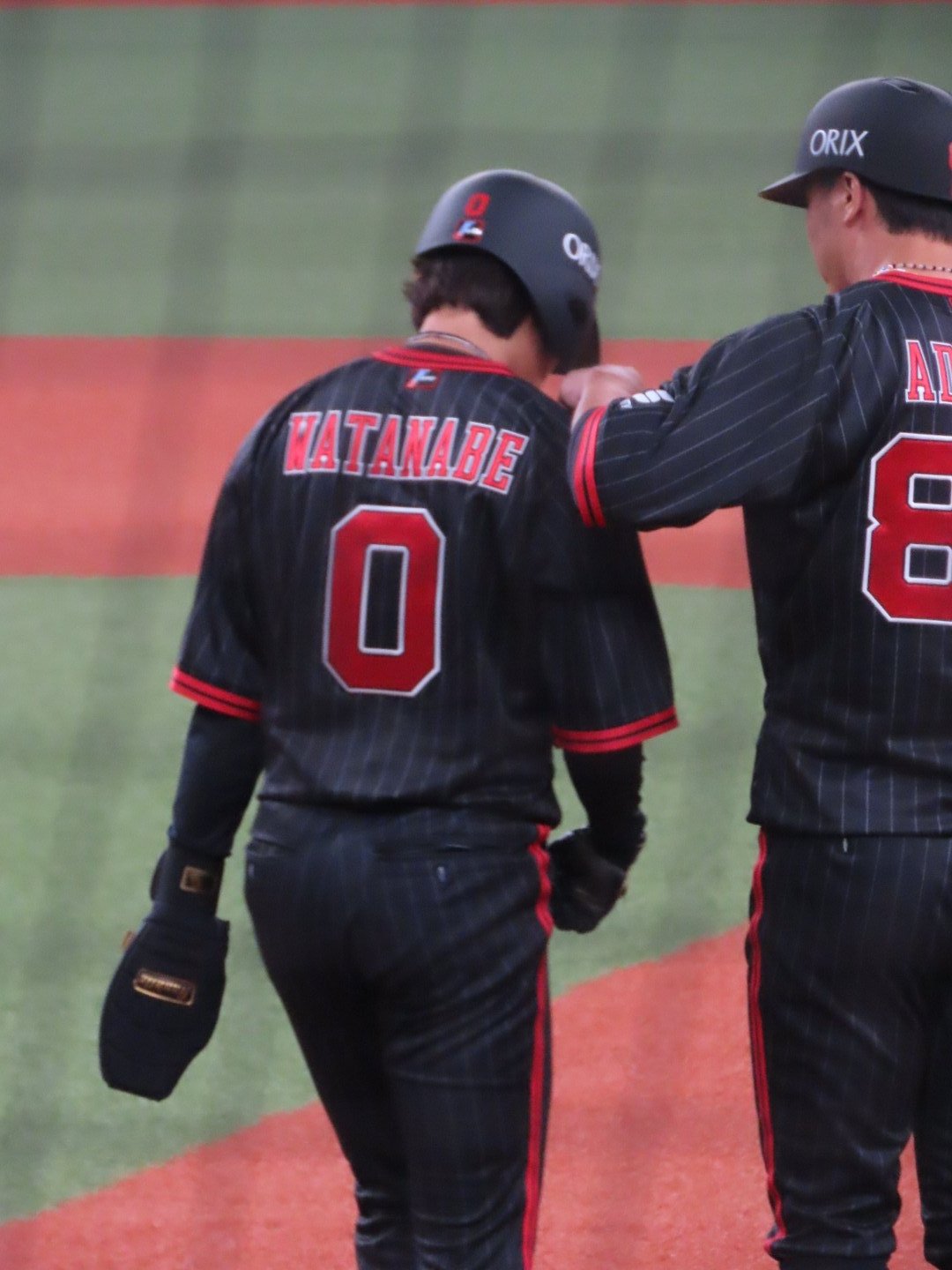 オリックスバファローズ　優勝記念ユニ　渡部遼人 F46zDVBaEAA7eNv.jpg