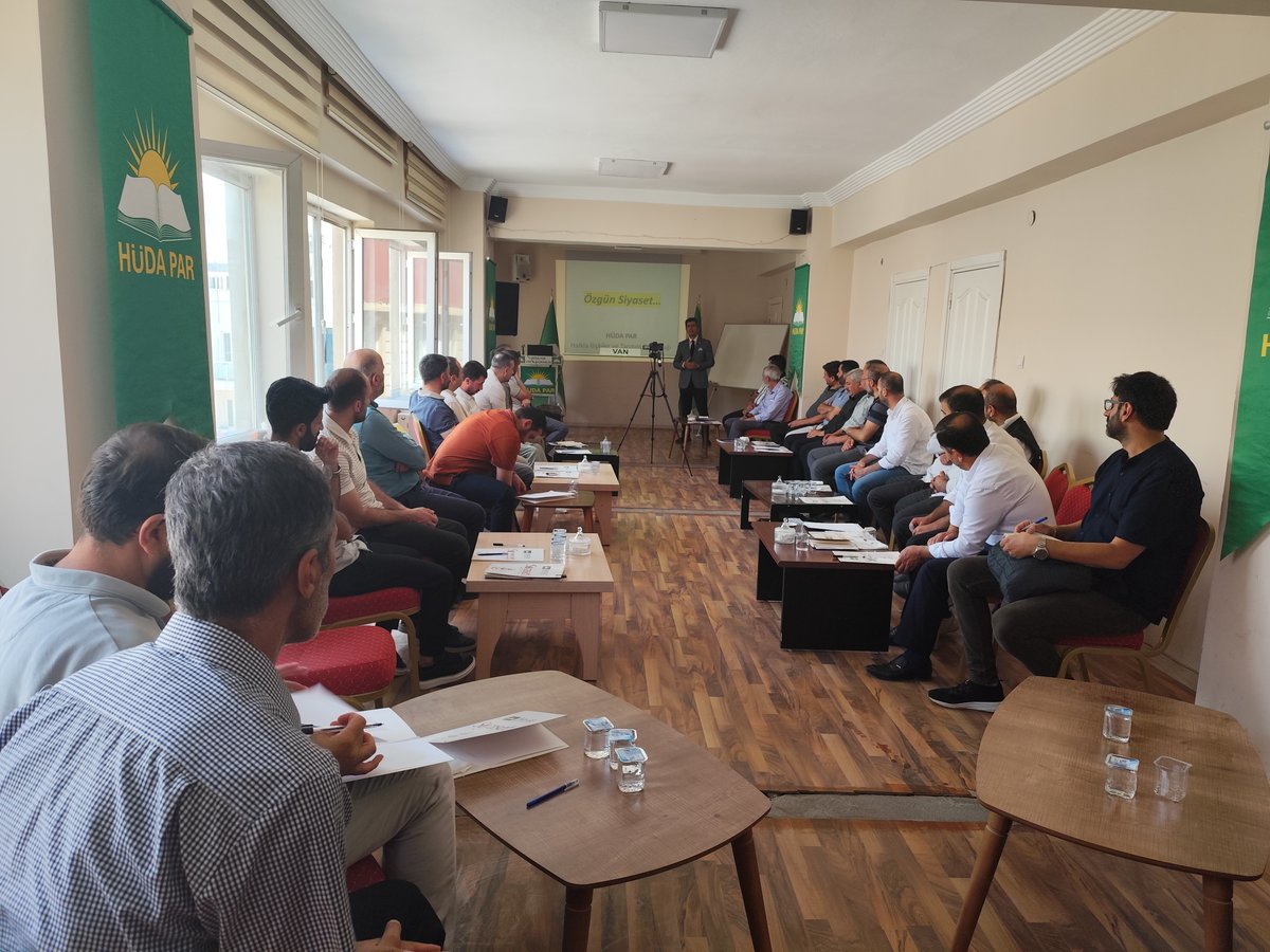 📍VAN

Halkla İlişkiler Başkanlığımızın düzenlediği "Yerelde Özgün Siyaset" konulu seminer; Van, Ağrı ve Iğdır teşkilâtlarımızın katılımıyla gerçekleştirildi.

 Siyaset; halka hizmet sanatıdır.  

#ÖzgünSiyaset'i takip etmeye devam edin...