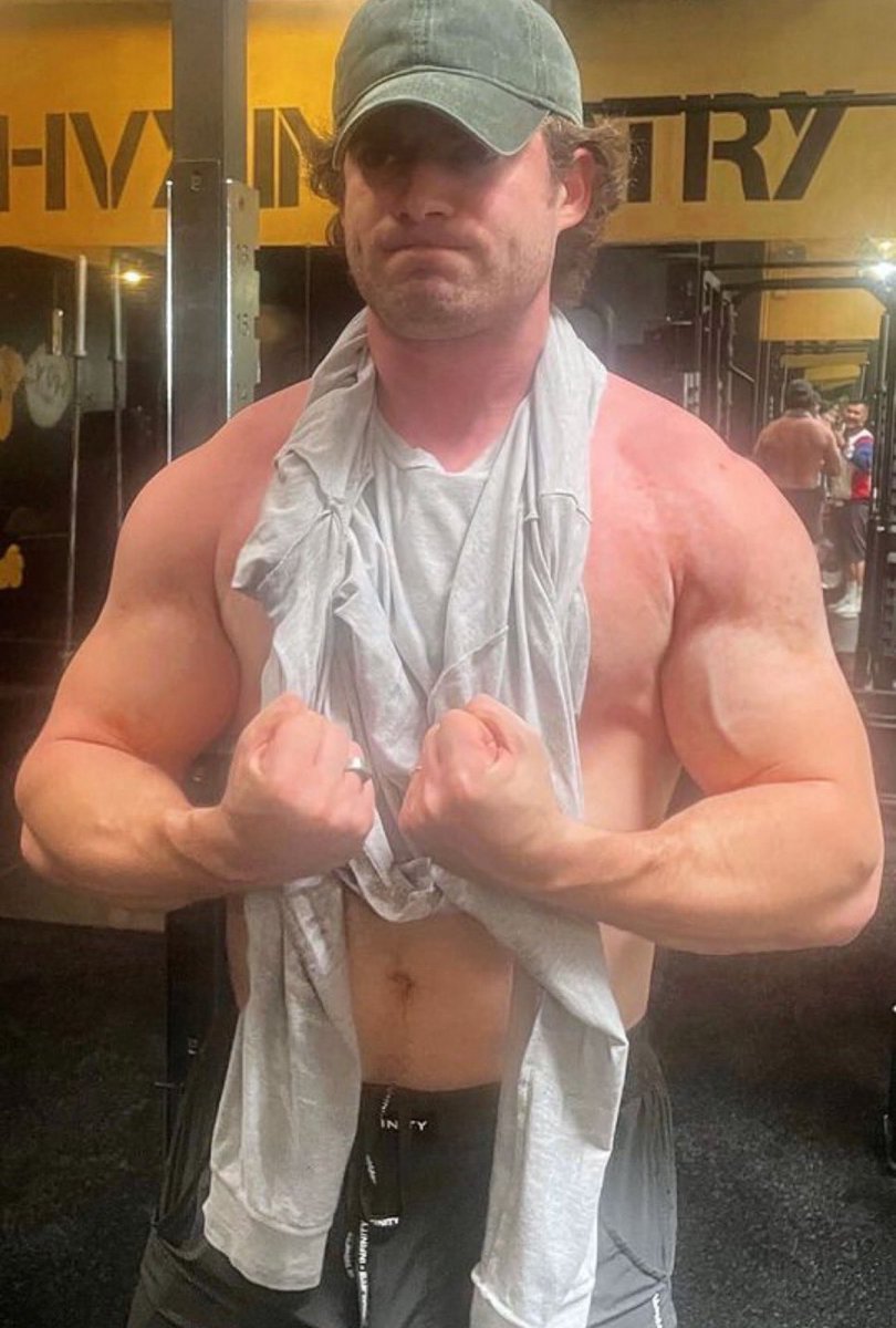 frenchpigtail's tweet photo. "abs or biceps?" umm david corenswet. https://t.co/7YNkNnq3Oy