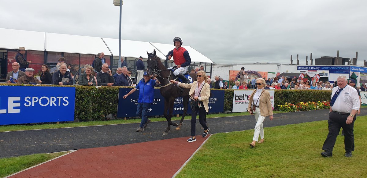 SportsNewsIRE's tweet image. Ebony King (9/1) and @CianQuirke1 wins @BoyleSports Maiden Hurdle @Galway_Races for trainer Andy Slattery