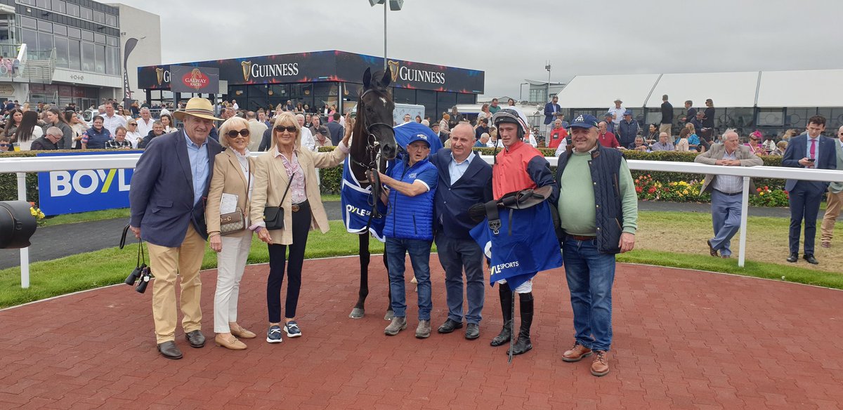 Ebony King (9/1) and <a href="/CianQuirke1/">Cian Quirke</a> wins <a href="/BoyleSports/">BOYLE Sports</a> Maiden Hurdle <a href="/Galway_Races/">Galway Races</a> for trainer Andy Slattery