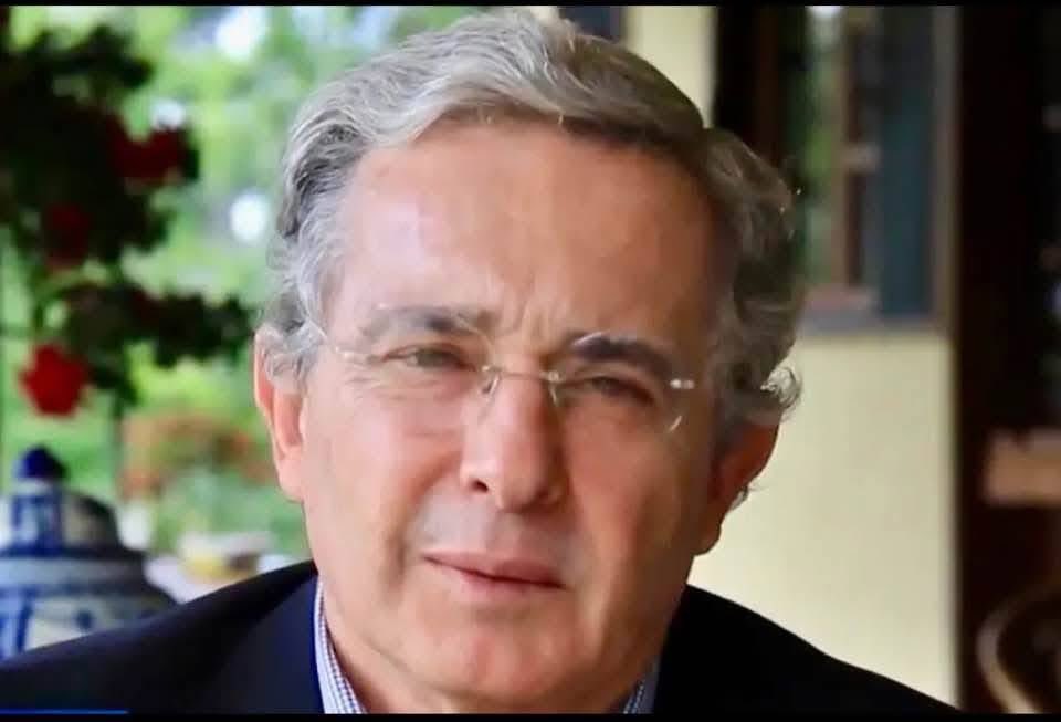 El presidente Uribe fue tratado por la juez Heredia peor que los criminales más grandes de Colombia con los que ella se codea.
La jueza 44 no tuvo en cuenta el debido proceso, la presunción de inocencia y mucho menos las pruebas aportadas donde demostraba su inocencia.