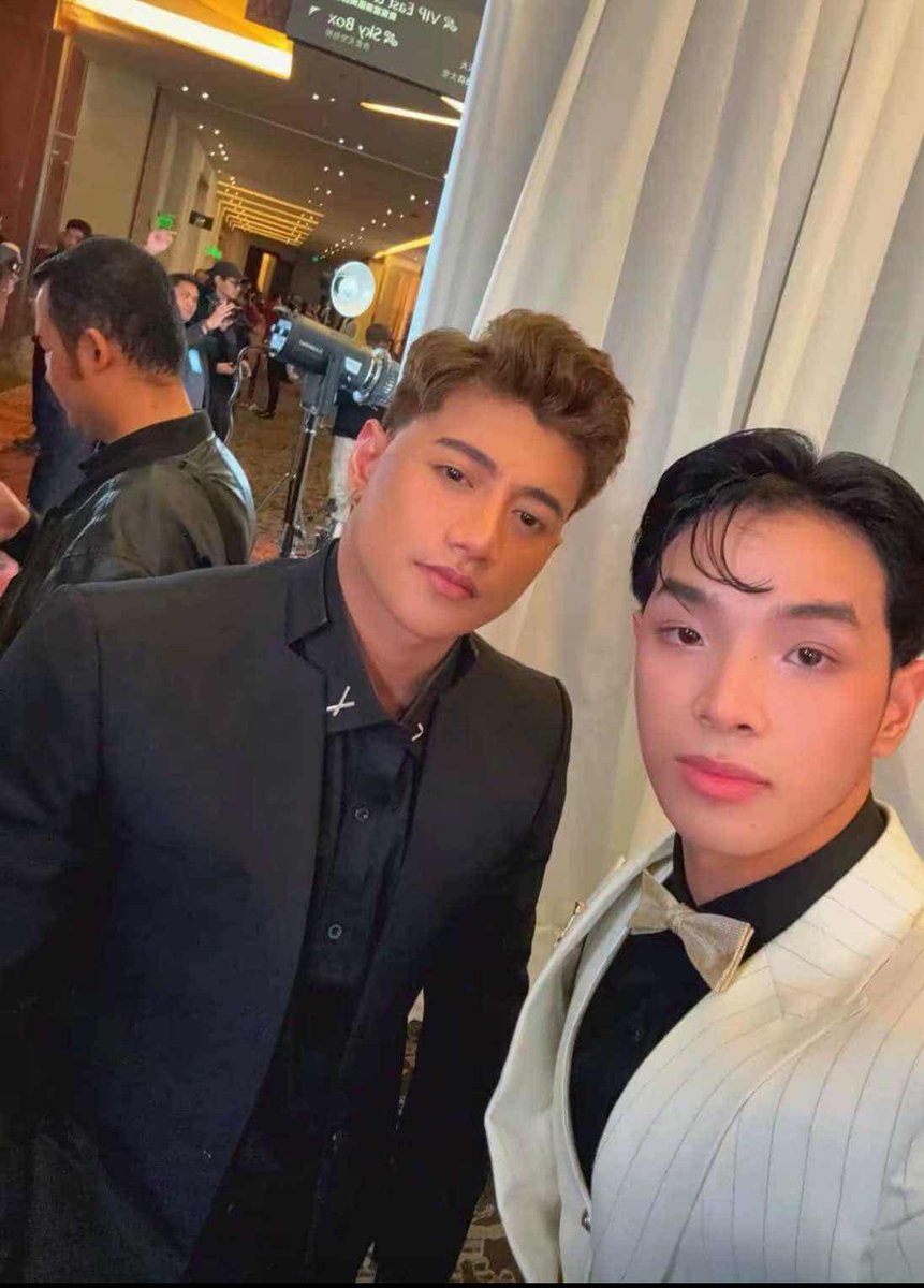FINALLYYYYYY !!!!! VRIXTIAN SELCA IS HAPPENINGGGG 🥹🤸🤸🤸🌈🖤💚

#VrixTianInGMAGala2025 <a href="/ItsVrixGallano/">Vrix Gallano</a> <a href="/chrstianmrtnz/">Christian Martinez</a>