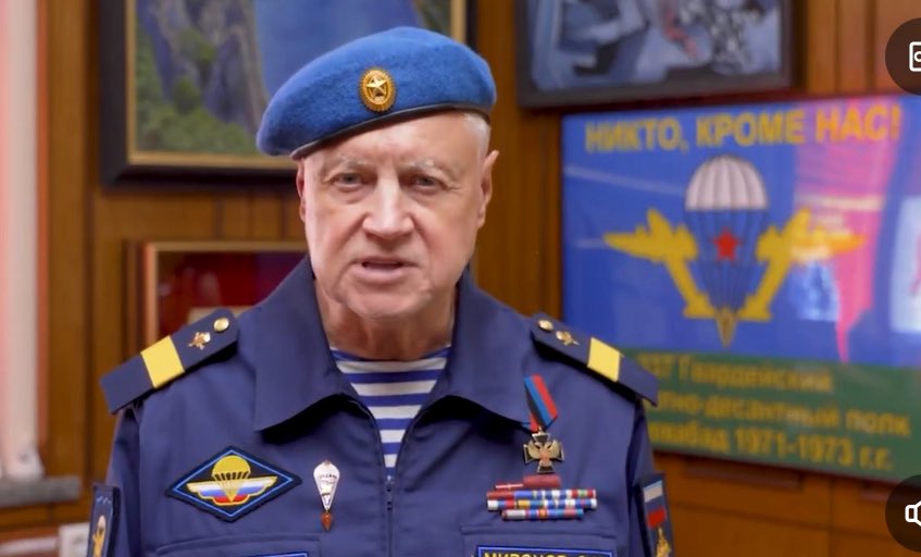 В общем то это есть нынешнее вдв, скачите в фонтачиках дальше россиянские недодесантники. Настоящую десантуру уничтожили вместе с Союзом. Никто кроме вас за барина не впрегется.