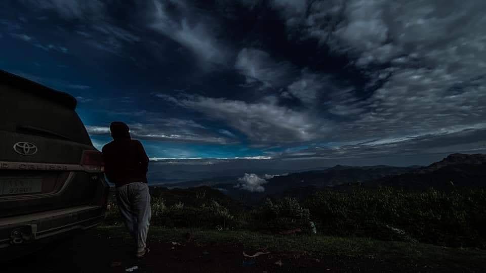 اجواعالميه ممطره منعشه هواء نقي بارد مع زخات المطر
هناإب الجمال