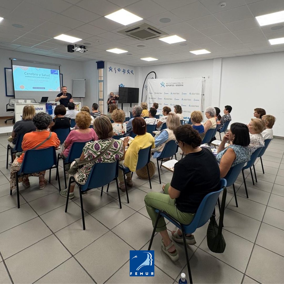 El centro cultural Nueva Segovia acogió nuestro taller 'Cerebro y salud'🧠 impartido por FEMUR en colaboración con el @ayuntamientosegovia
El psicólogo Carlos Valiente habló sobre alimentación saludable, dependencia y  la conexión entre nuestra salud emocional y nuestro bienestar