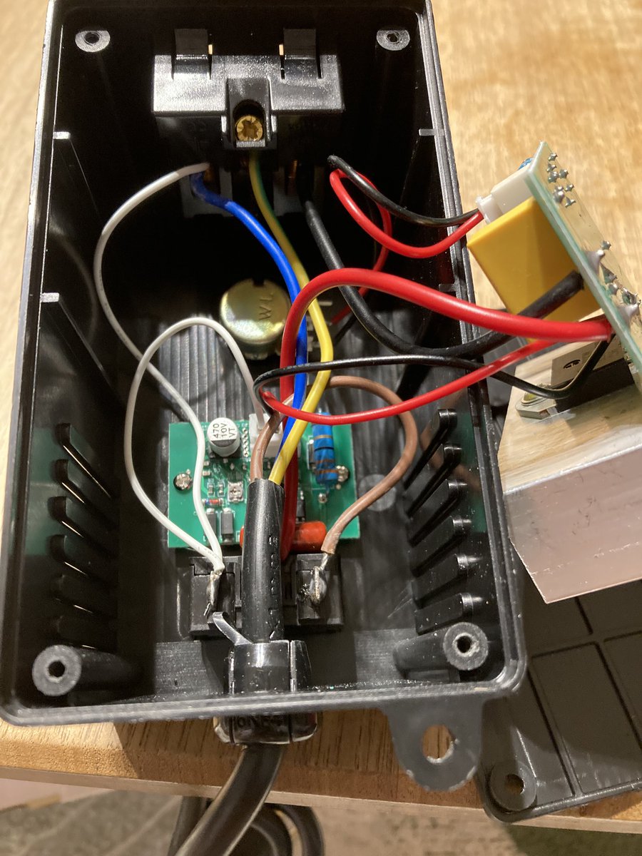 zoukibayasi1's tweet image. やっとこさ集塵機に手をつけてるけどさっぱり分かりませんね！