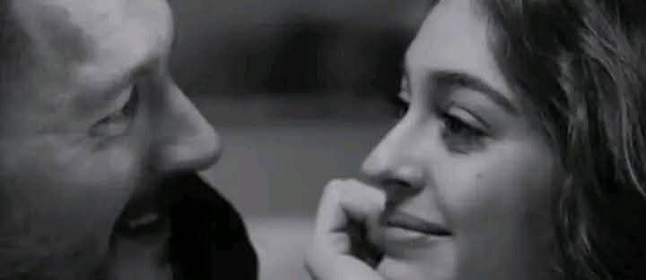 يا فاتِنةً #بالحُبِّ قلبي قَد مَلك

هل أنتِ من حوَّا وآدمَ أم مَلَكْ؟

عيني إذا نظَرتْ #لحُسنِكَ سبَّحتْ

سبحانَ من #خلقَ الجمالَ وجمَّلكْ ♥️

#نبض_مغترب