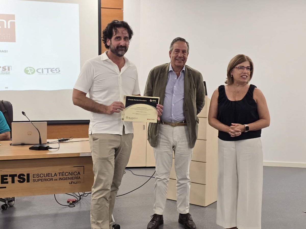 🏆 La UHU premia la innovación responsable: su OTRI entrega el Premio Santander a la Mejor Empresa Basada en el Conocimiento a LAR Arquitectura 🏗️🌱, spin-off que impulsa arquitectura sostenible, eficiencia energética e innovación urbana 💡🌍 #UHU #InnovaciónResponsable