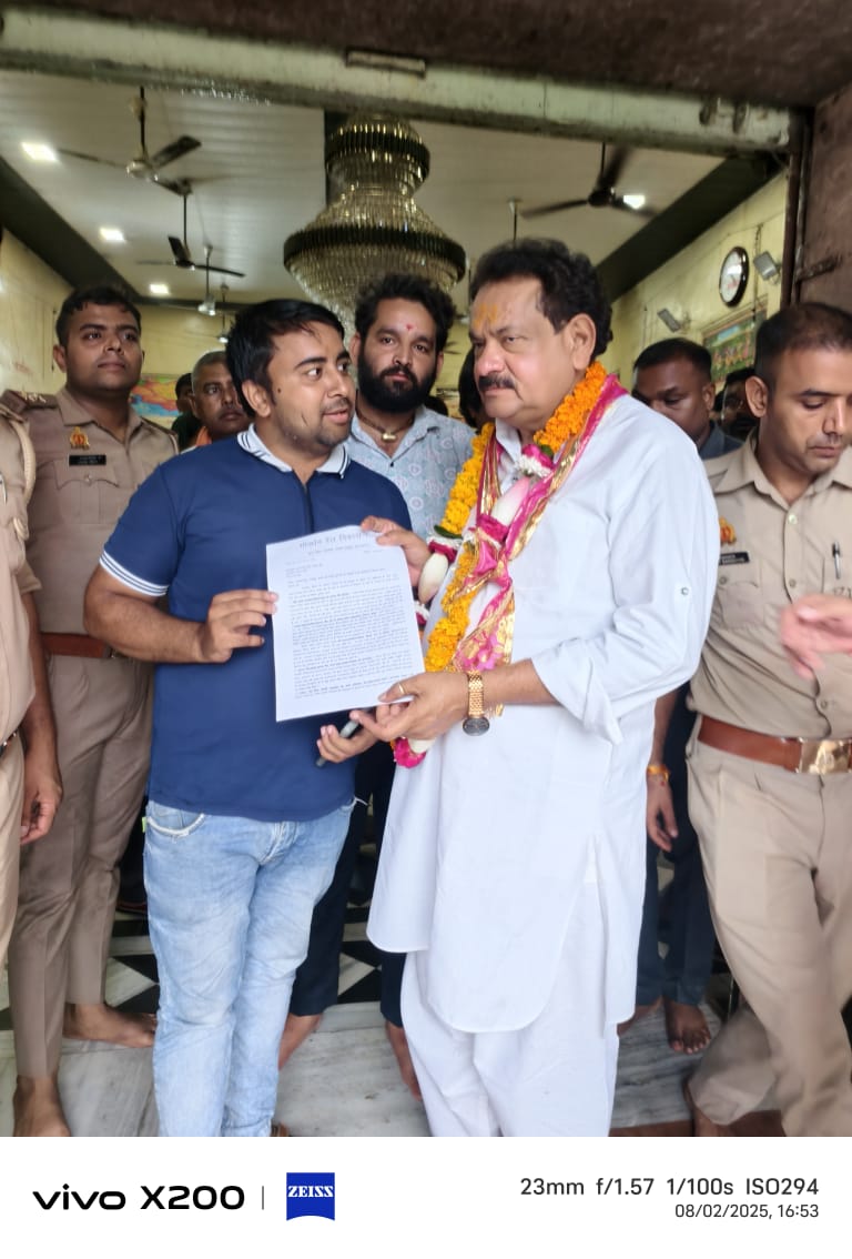 Alwar Junction-UNOFFICIAL (@alwarjunction) on Twitter photo श्री एसपी सिंह बघेल जी,आदरणीय केंद्रीय मंत्री को गोवर्धन रेल विकास संघ के अध्यक्ष <a href="/Tribhkaushik/">Tribhuvan Kaushik</a> ने ज्ञापन सौंपा.उन्होने अलवर-गोवर्धन-मथुरा रेलखंड में ट्रेन की विभिन्न मांगें रखी <a href="/iammanmeetsingh/">manmeet siingh</a> <a href="/AkhileshSh96697/">Akhilesh Shukla</a> धन्यवाद त्रिभुवन जी. हम मिलकर कामयाब अवश्य होंगे <a href="/DrNilamyadav/">Dr. Nilam Yadav</a> श्री एसपी सिंह बघेल जी,आदरणीय केंद्रीय मंत्री को गोवर्धन रेल विकास संघ के अध्यक्ष <a href="/Tribhkaushik/">Tribhuvan Kaushik</a> ने ज्ञापन सौंपा.उन्होने अलवर-गोवर्धन-मथुरा रेलखंड में ट्रेन की विभिन्न मांगें रखी <a href="/iammanmeetsingh/">manmeet siingh</a> <a href="/AkhileshSh96697/">Akhilesh Shukla</a> धन्यवाद त्रिभुवन जी. हम मिलकर कामयाब अवश्य होंगे <a href="/DrNilamyadav/">Dr. Nilam Yadav</a>