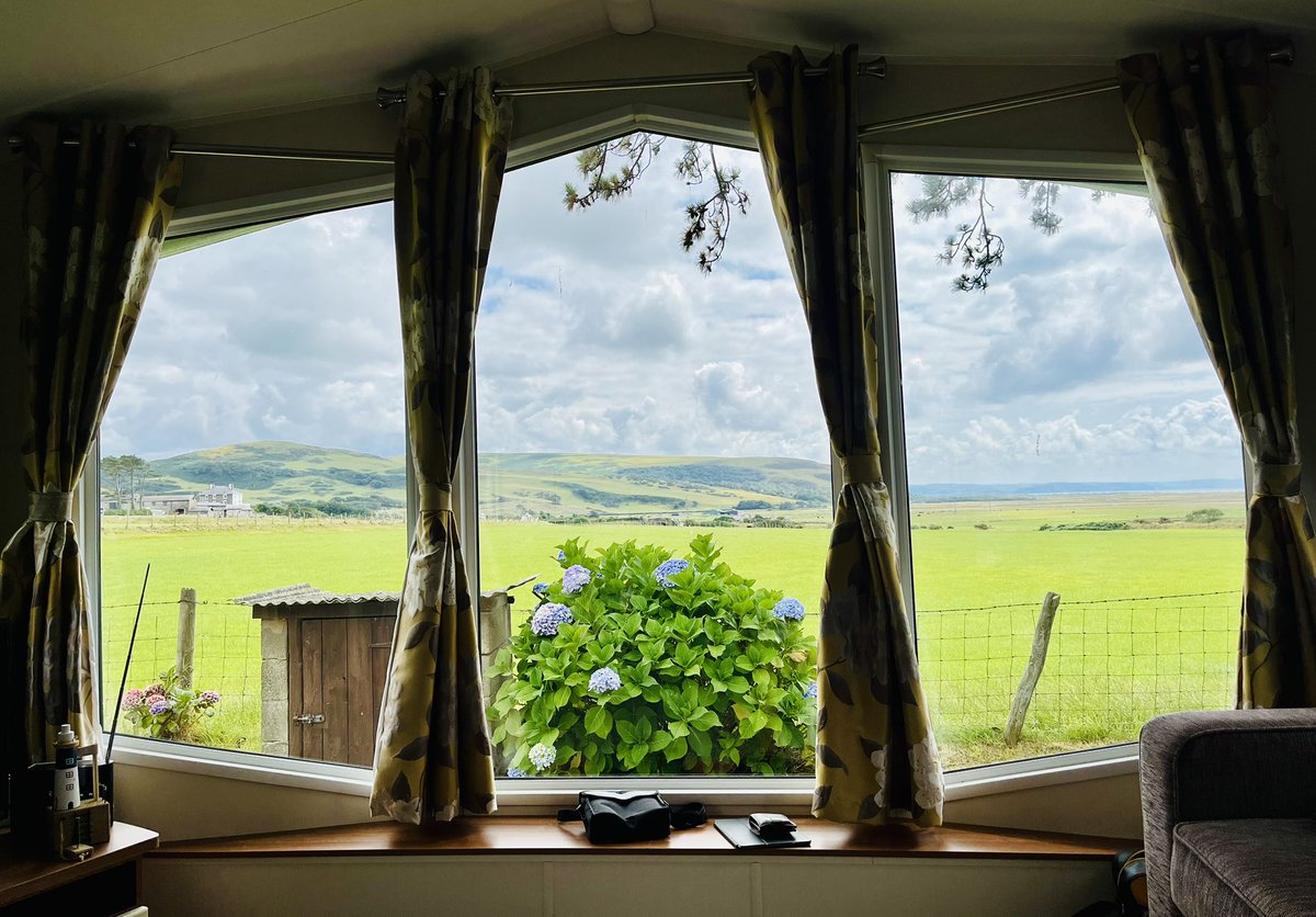 MikeyP72's tweet photo. My view for the week! #tywyn #lovetywyn https://t.co/ceQSFa8I2x