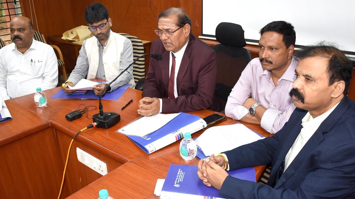 SmartRobo_'s tweet image. Karnataka State Open University shines! Enrolment surges, innovative programs, financial growth, regional expansion, and record UGC approvals mark a new era of progress and opportunity. thehindu.com/news/national/…