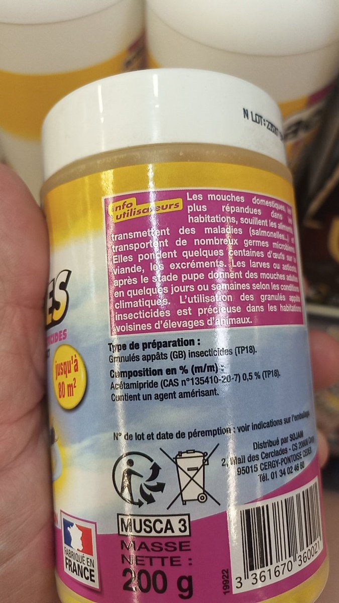 E_Ferrand_03's tweet image. Un petit tour dans ma jardinerie et un rayon entier d acetamipride en vente libre grand public..... A une dose 1000 fois plus qu en agriculture.... Et sans formation d utilisation... Mais le danger vient des vilains agriculteurs pollueurs !!