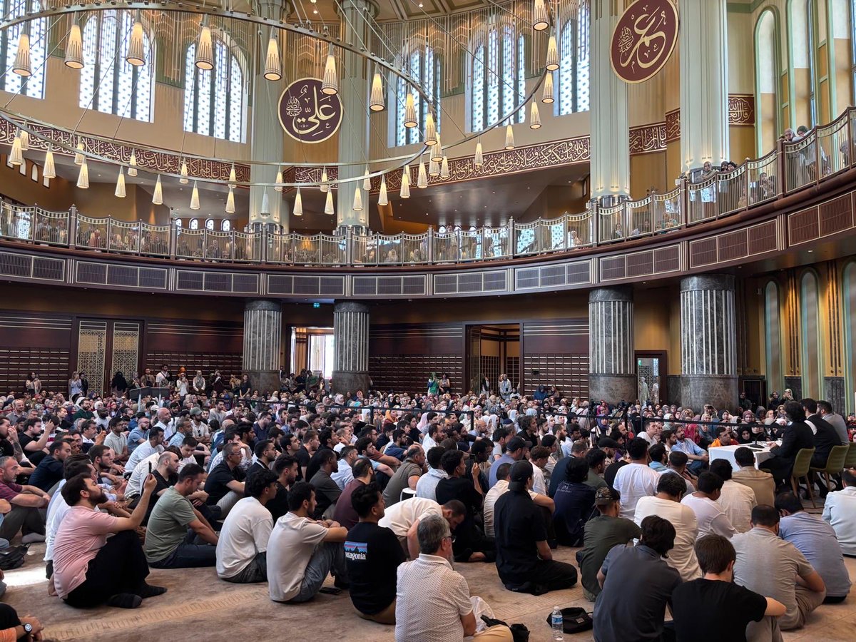 Bugün Taksim Camii'nde Nouman Ali Khan ve Halis Aydemir etkinliğimiz özellikle gençlerden yoğun ilgi gördü. Okurlarımıza teşekkür ederiz. ⁦<a href="/timasinanc/">Timaş İnanç</a>⁩