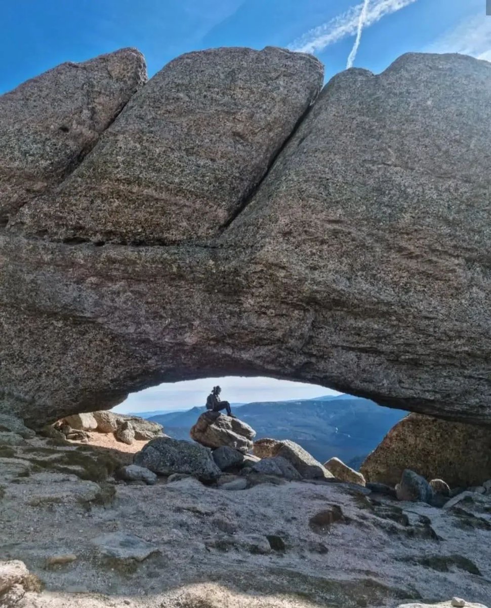 ¡El ojo del #Urbión que todo lo ve!
Perfecto para disfrutar de las vistas que nos regala en su ascenso y apreciar la belleza del Sistema Ibérico y las provincias limítrofes.
📸 @montanerodominguero
<a href="/DurueloSideral/">Duruelo Naturaleza Sideral</a>
#duruelodelasierra #duruelo #turismo #soria #naturaleza <a href="/CyLEsVida/">Turismo Castilla y León</a>