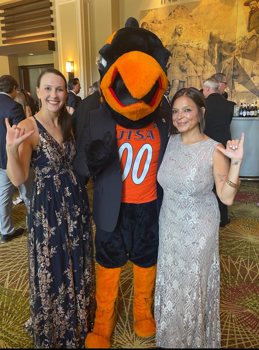 Melissa A. π¦ (@mz_rocko) on Twitter photo Itβs <a href="/UTSAAlumni/">UTSA Alumni</a> GALA tonight! Last year was a fun evening & I know tonight will be even better! Hope to see you out there! Please say hello!
Canβt make it? No worries! You can still participate! The auction is live & online! RUNβEM! bit.ly/41bKCG7 #BirdsUp Itβs <a href="/UTSAAlumni/">UTSA Alumni</a> GALA tonight! Last year was a fun evening & I know tonight will be even better! Hope to see you out there! Please say hello!
Canβt make it? No worries! You can still participate! The auction is live & online! RUNβEM! bit.ly/41bKCG7 #BirdsUp