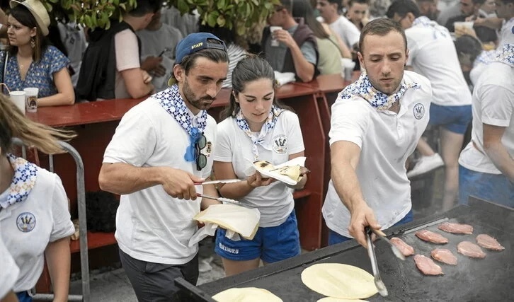Agorrila, besta egitarau aberatsen hilabetea
▶️kazeta.eus/eu/info_kz/202…

Urtero bezala, udarekin batera, Ipar  Euskal Herriko herri anitzek haien bestak ospatzen dituzte. Hona hemen  agorrileko besten bilduma, herriz herri, kontzertu eta otorduetarako hitzorduekin.