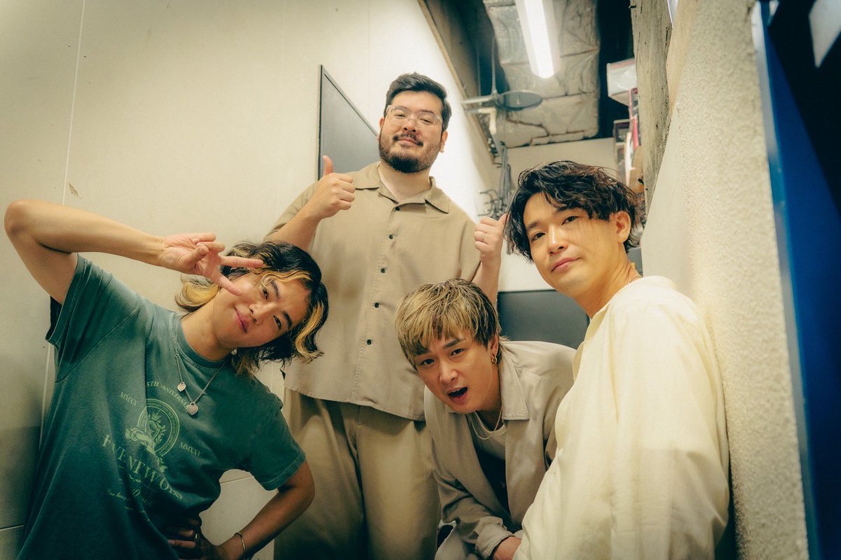 【 Thank you!! 】

🎉15th Anniversary Tour「FiNO is」🎉
14本目！岡山YEBISU YA PRO

3年ぶり岡山！
またこの街で音楽を分かち合えて嬉しかったです。
大好きな場所で素敵な思い出をありがとう！
明日はいよいよラスト大阪！
(HIROSHI)

#fivenewold #FiNOis