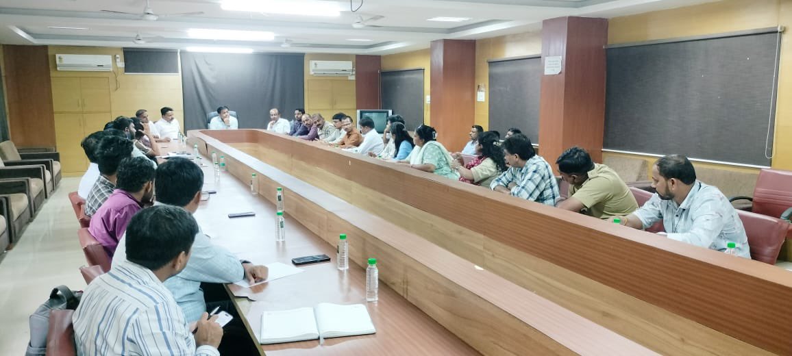 Deputy Collector & SDM Kheda (@sdmkheda) on Twitter photo આજ રોજ માન ધારાસભ્યશ્રી માતર તથા મહેમદાવાદની હાજરીમાં ખેડા સબ ડિવિઝન ની તાલુકા સંકલન યોજાઈ જેમાં સરકારશ્રીની વિવિધ યોજનાઓ છેવાડાના માનવી સુધી પહોંચે તે અંગે મહત્વપુર્ણ ચર્ચાઓ થઈ <a href="/collectorkheda/">Collector Kheda</a> <a href="/DDO_Kheda/">DDO KHEDA</a> <a href="/RacKheda/">Resident Additional Collector (RAC) , Kheda</a> <a href="/SPKheda/">SP Kheda Nadiad</a> <a href="/CMOGuj/">CMO Gujarat</a> <a href="/infokhedagog/">Info Kheda GoG</a> આજ રોજ માન ધારાસભ્યશ્રી માતર તથા મહેમદાવાદની હાજરીમાં ખેડા સબ ડિવિઝન ની તાલુકા સંકલન યોજાઈ જેમાં સરકારશ્રીની વિવિધ યોજનાઓ છેવાડાના માનવી સુધી પહોંચે તે અંગે મહત્વપુર્ણ ચર્ચાઓ થઈ <a href="/collectorkheda/">Collector Kheda</a> <a href="/DDO_Kheda/">DDO KHEDA</a> <a href="/RacKheda/">Resident Additional Collector (RAC) , Kheda</a> <a href="/SPKheda/">SP Kheda Nadiad</a> <a href="/CMOGuj/">CMO Gujarat</a> <a href="/infokhedagog/">Info Kheda GoG</a>